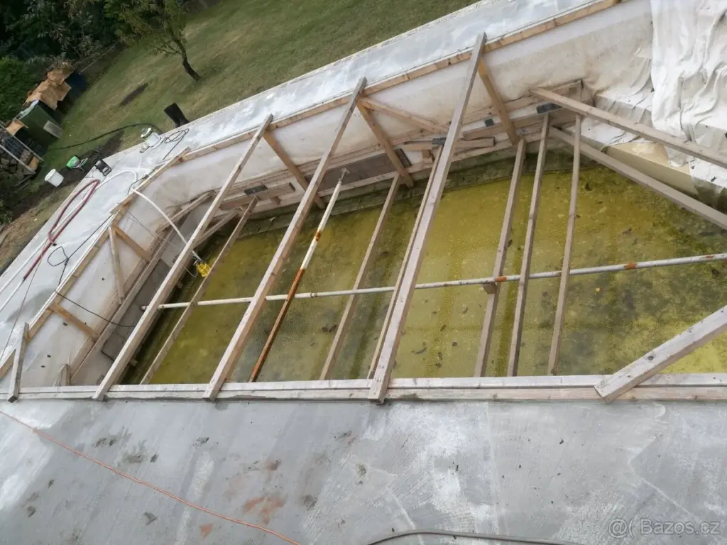 Betonáž plastového bezénu