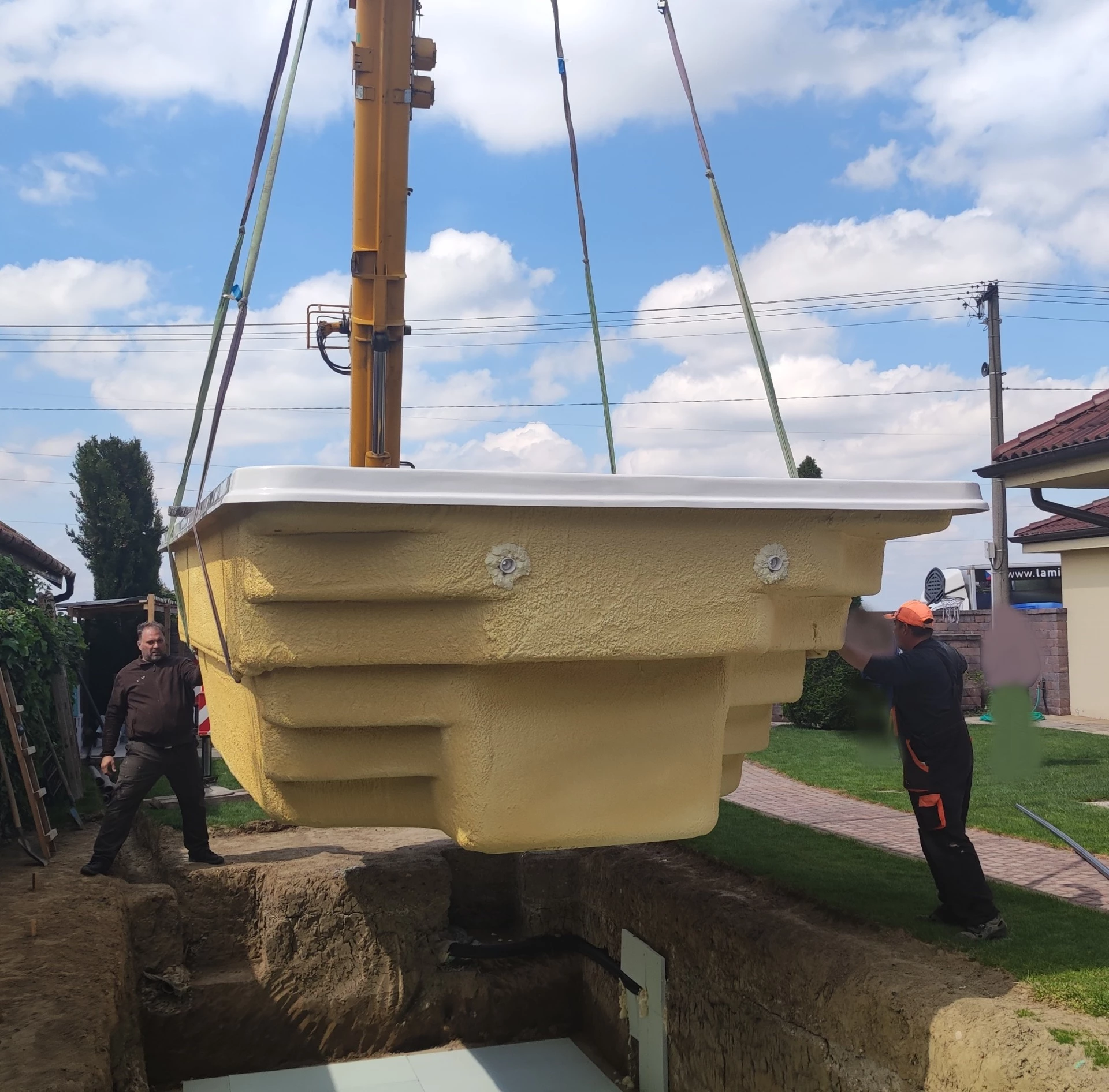 Uložení laminátového bazénu do jámy
